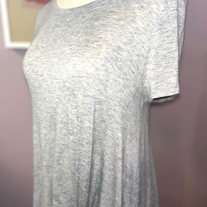 Aiden Y Medium/Large gray short sleeve swing tunic.